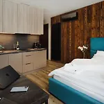מלון דירות Avenue 4*